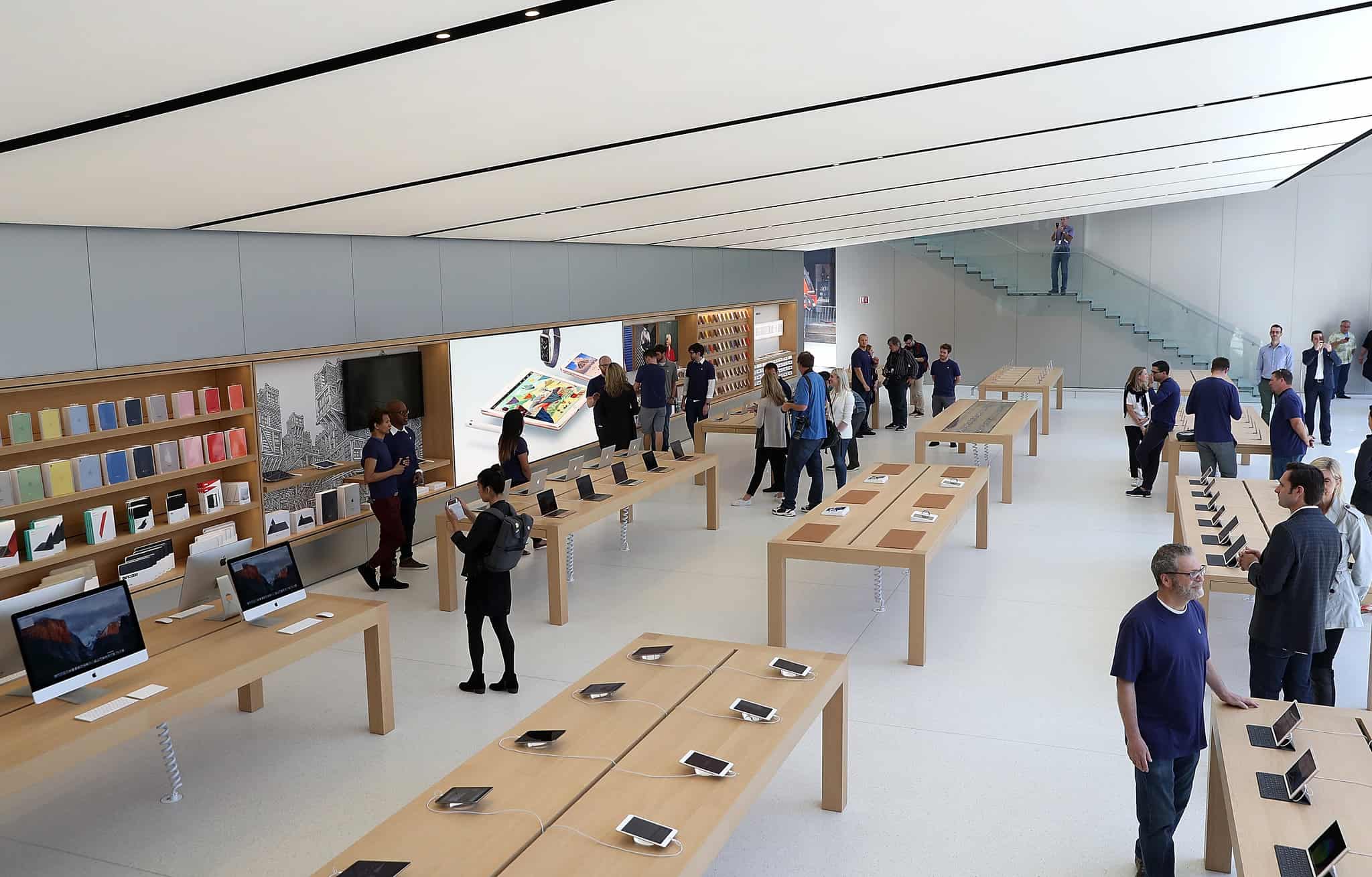 Apple Sales Exceed Expectations as Buyers Wait for New iPhones