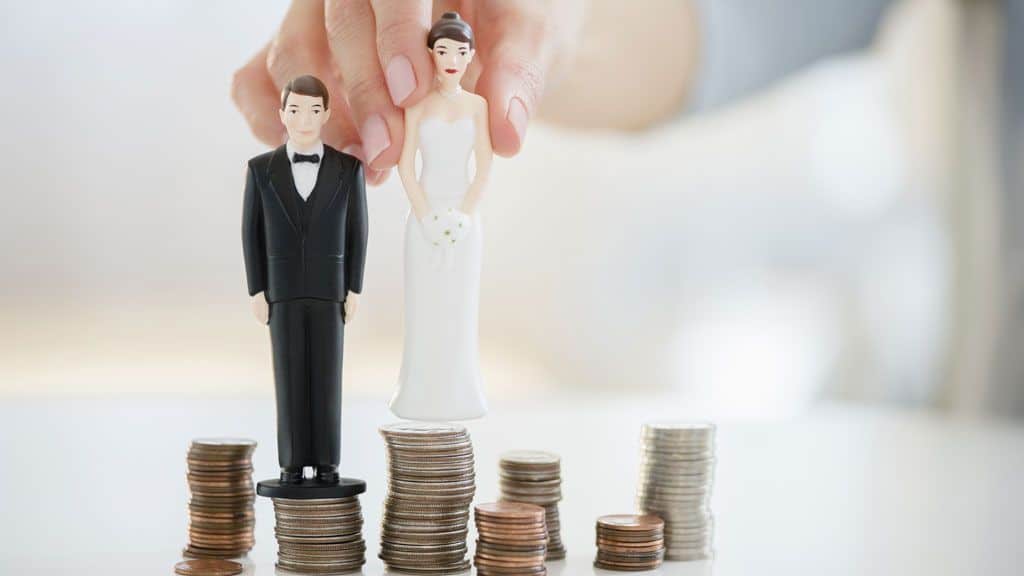 10 ways to save money on your wedding