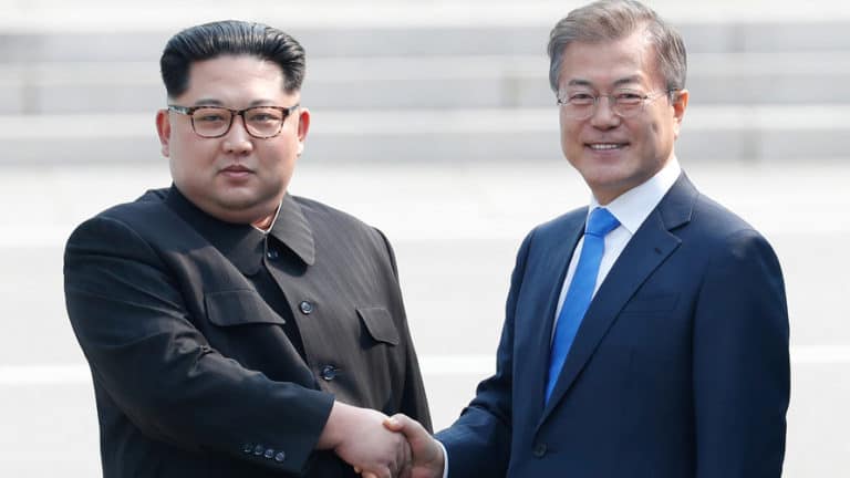 Asian stocks extend gains on easing concerns about geopolitical risks