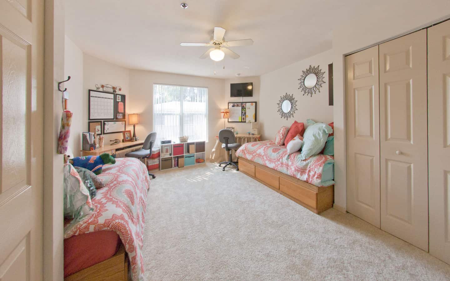 Tips for saving money on dorm room expenses