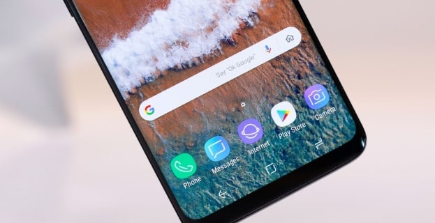 Samsung’s texting app is randomly sending messages and photos