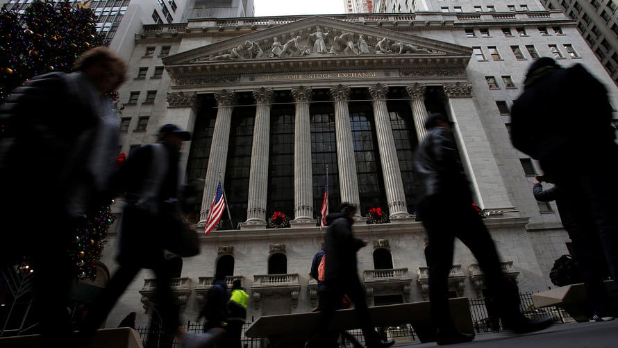 Stocks close mostly lower as fears of rising interest rates linger