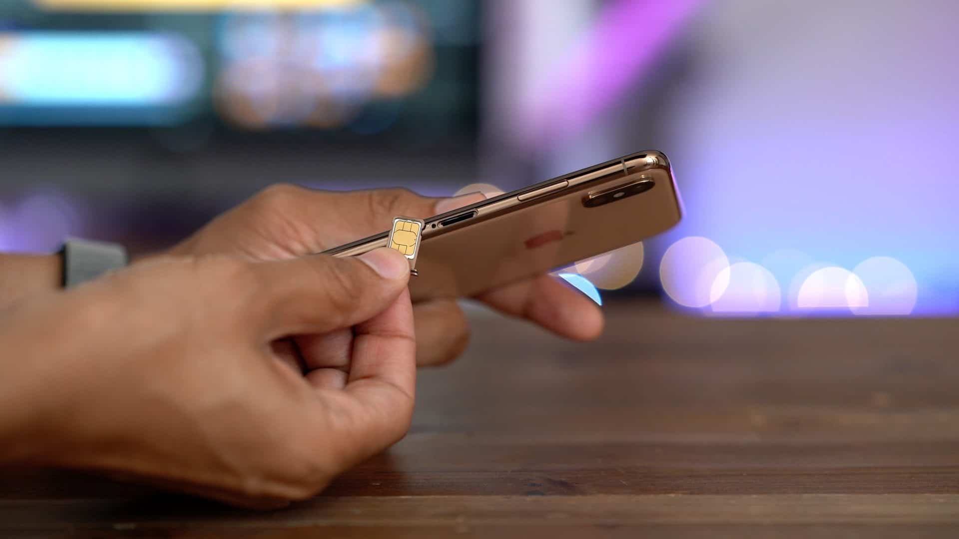AT&T becomes first major US carrier to support eSIM functionality on iPhone XS & XR