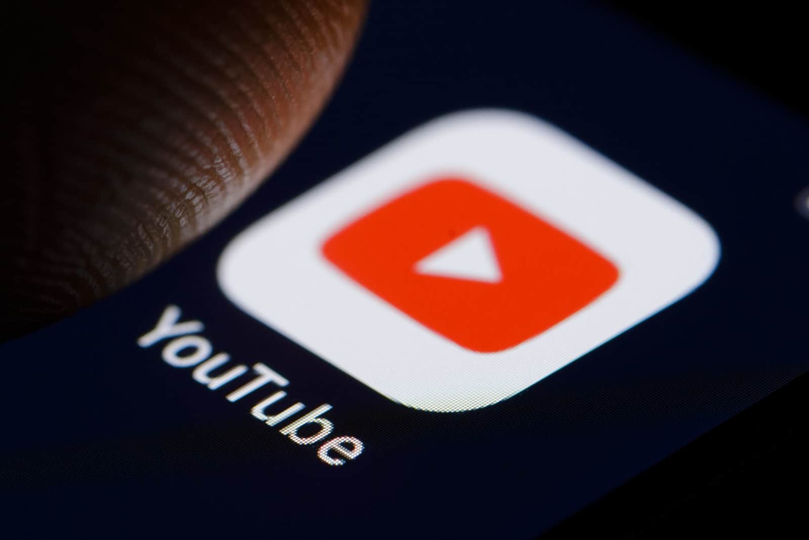 YouTube adds swipe-based navigation on your phone