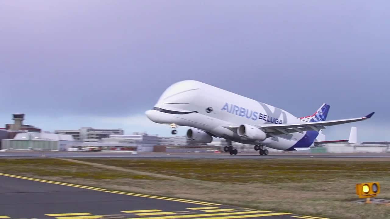 Watch Beluga XL ‘whale in the sky’ swallow an A350 plane wing