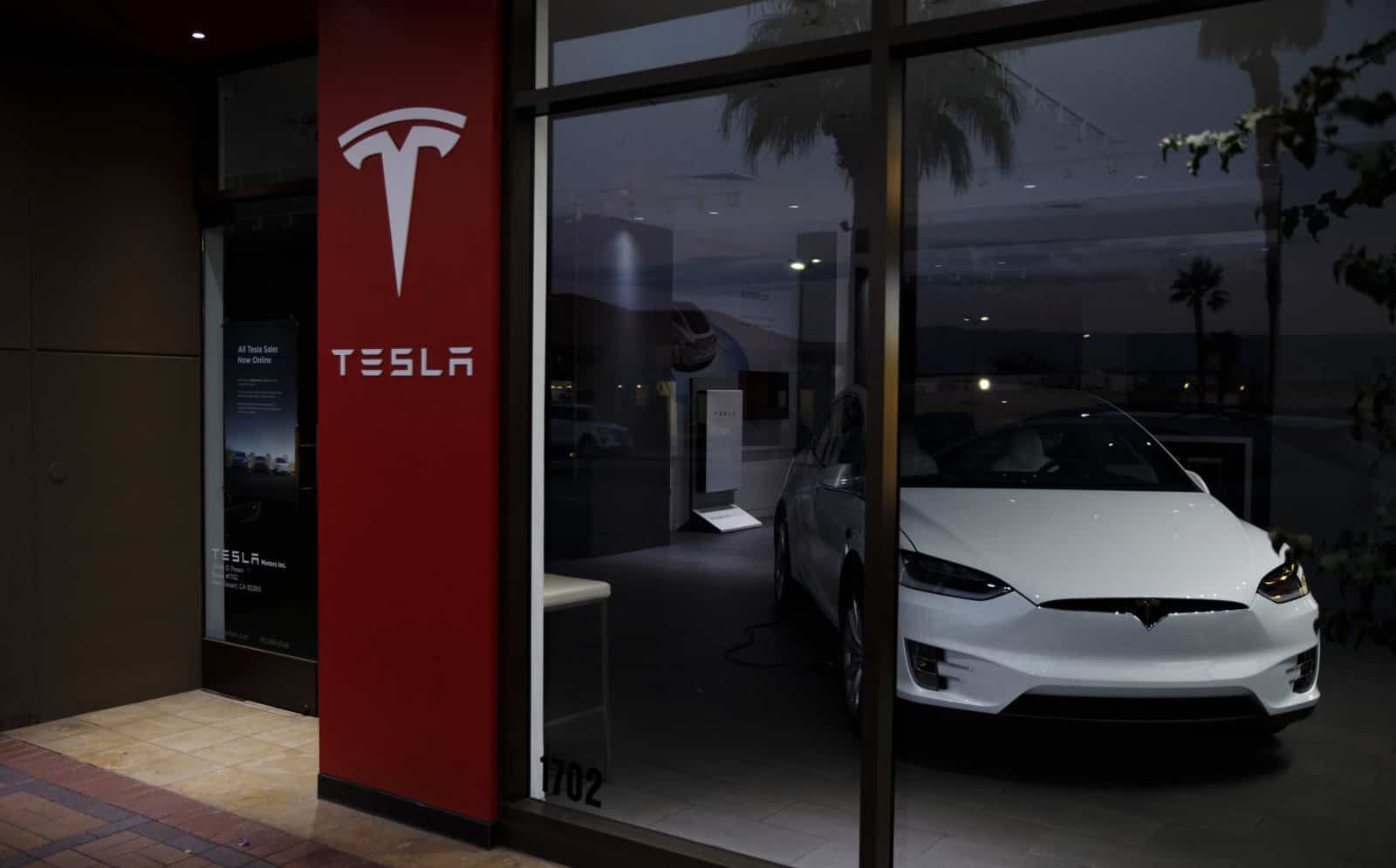 Tesla decides to keep more stores open and raise prices instead