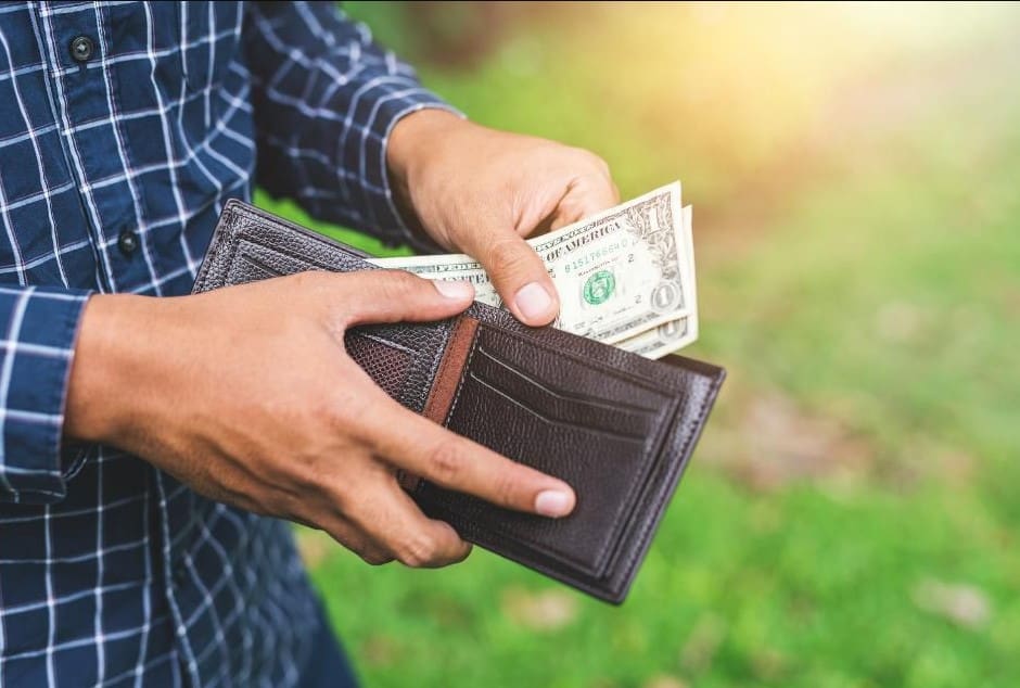 23% Of Americans Save No Money From Their Paycheck