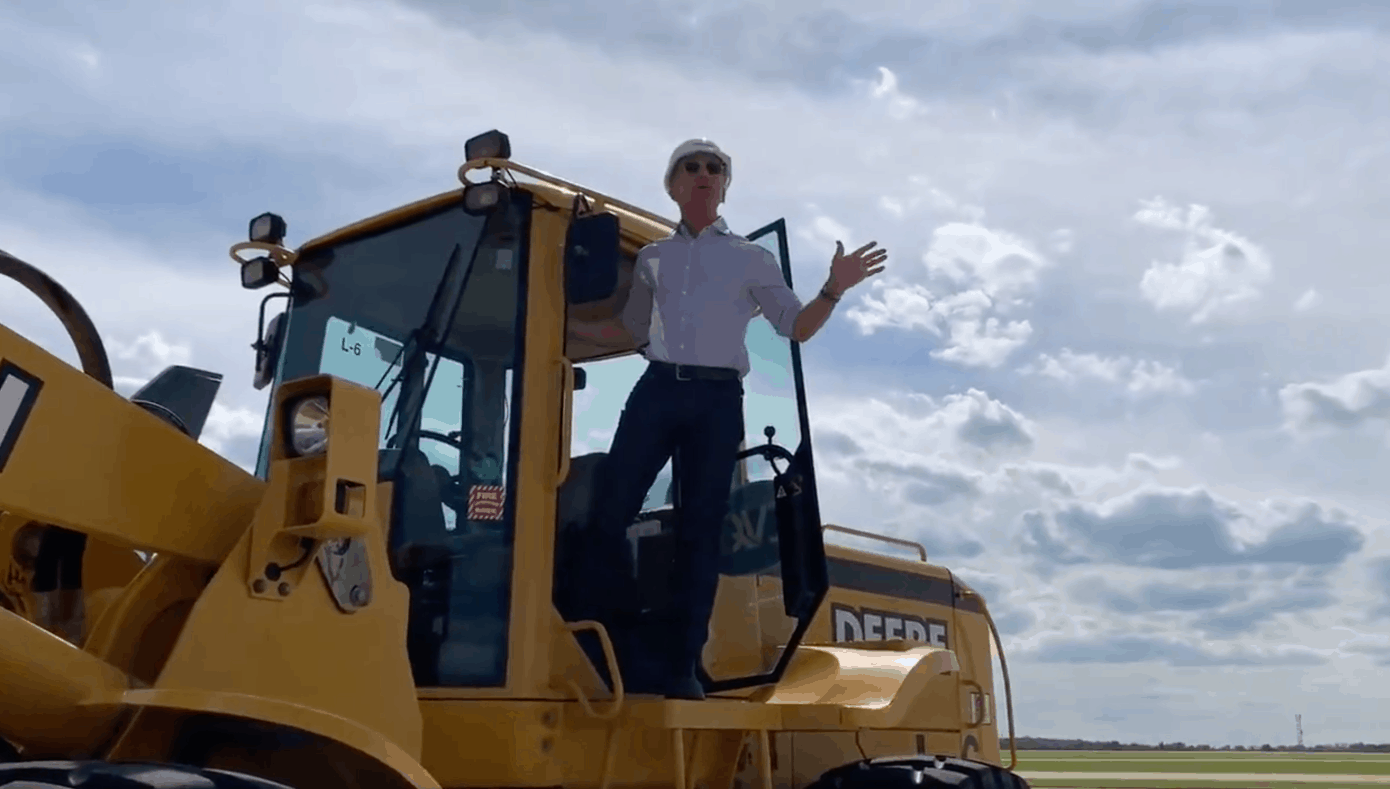 Jeff Bezos personally dumps a truckload of dirt on FedEx’s future