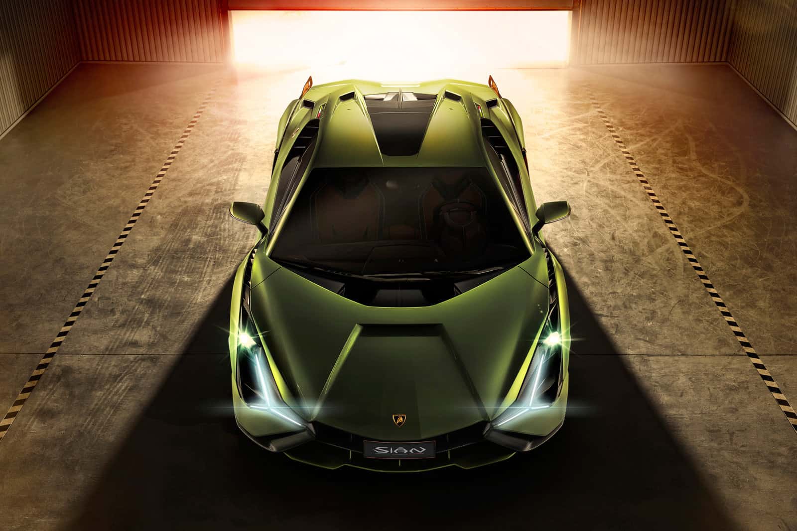 Lamborghini’s first hybrid supercar is the 819HP Sián