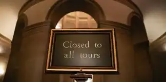 Trump Fires Federal Workers, Escalating US Shutdown Fight