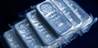 Silver Powers Past $60 as Speculators Chase Upside Momentum