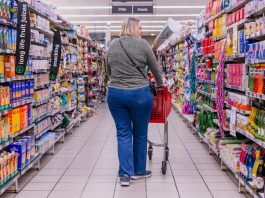 Record Consumer Spending Patterns Reshape American Retail Landscape