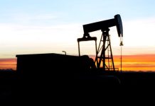 Oil Slides as Iran Says Talks With US to End War Are Continuing