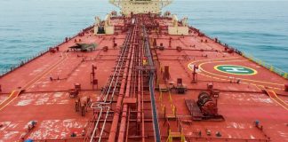 Chinese Oil Supertanker Seen Attempting Strait of Hormuz Exit